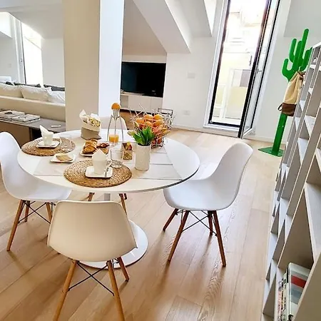 Quadrivium Luxury Design Apartment, Every Comfort, 400m. From Beaches Chiavari